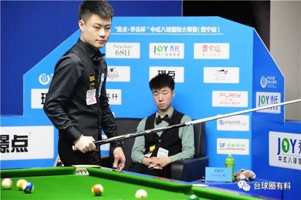 的队友伸出 的队友伸出